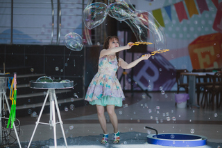 Шоу гигантских мыльных пузырей Ирины Гребеньковой
